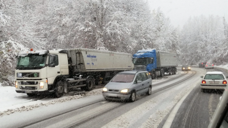 Hiqet ndalesa për qarkullimin e automjeteve të rënda në rrugën Tetovë-Kodra e Diellit