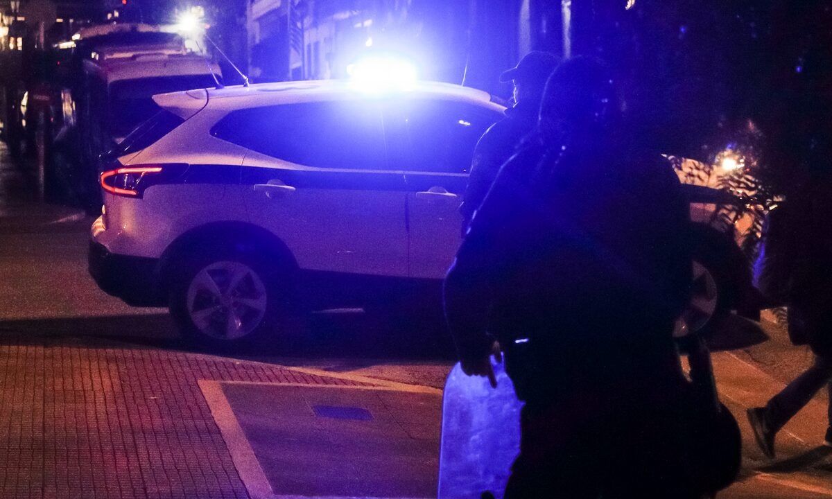 “Babai po përpiqet të më therë“, shqiptari denoncohet nga i biri, sulmon edhe oficerët e policisë