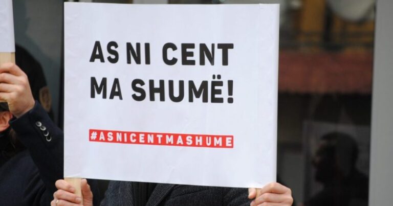 “Të shkarkohet bordi i ZRrE’së” – Grupi ‘’Asnjë cent më shumë’’ mban konferencë për media