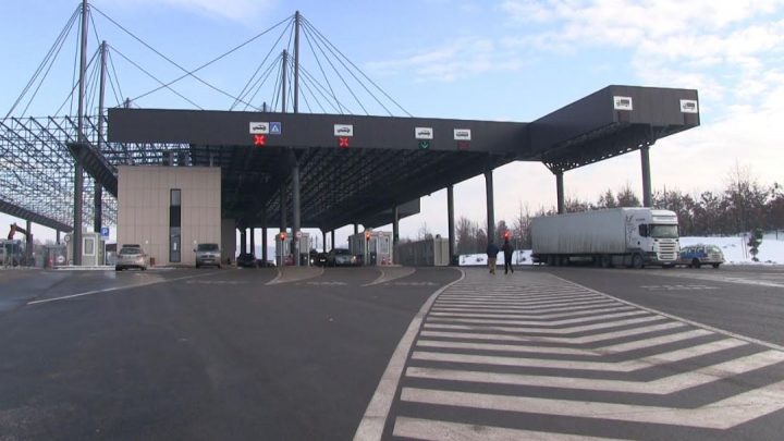 Pritje të gjata në pikat kufitare të Kosovës – kolona deri në 700 metra në Merdar