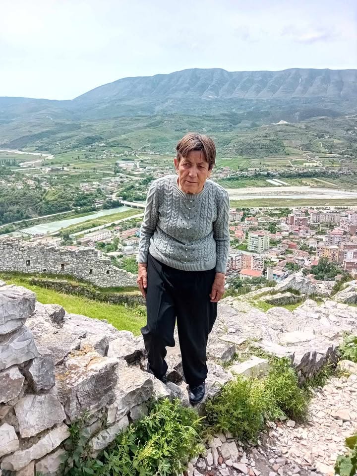 Asnjë gjurmë prej 6 muajsh, familja kërkon ndihmë për gjetjen e 65-vjeçares