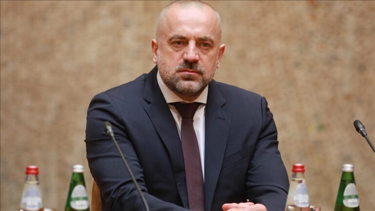 Gjykata lëshon urdhërarrest ndaj Milan Radoiçiqit për krime të luftës