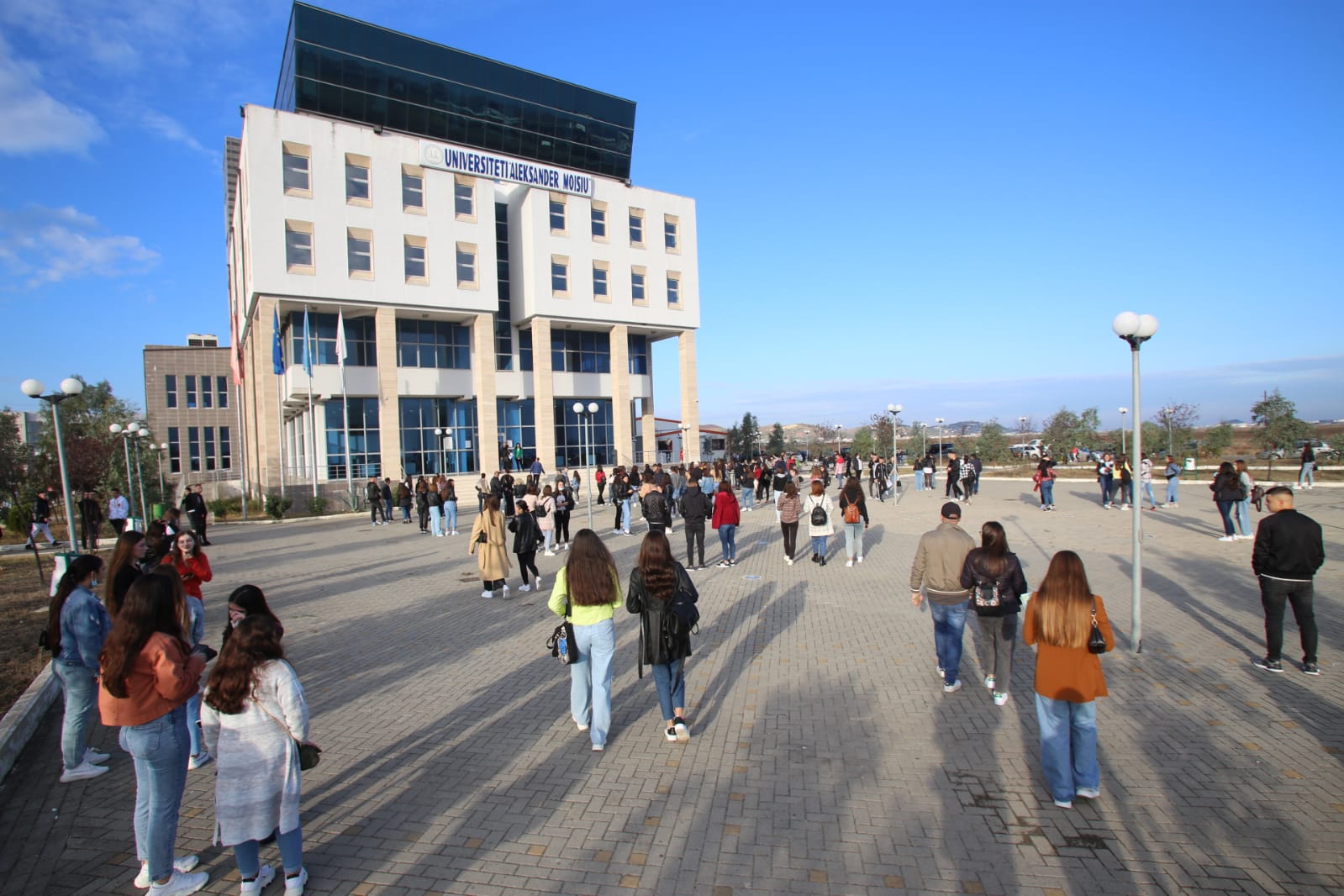 “Jemi me halle e qira”, studentët pa bursat e ndihmës ekonomike prej disa muajsh