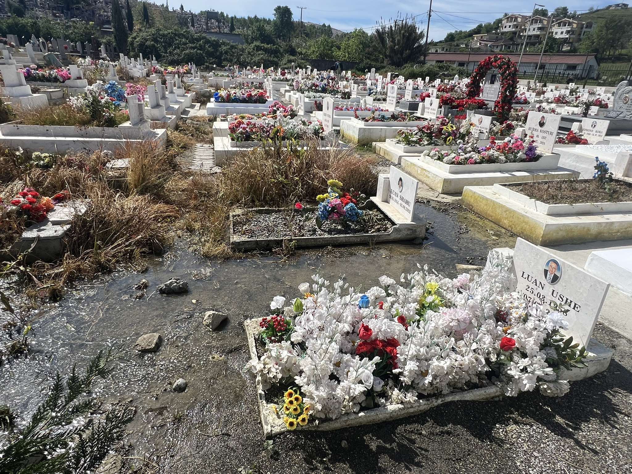 Çfarë ka ndodhur? Përmbyten varrezat e Sharrës