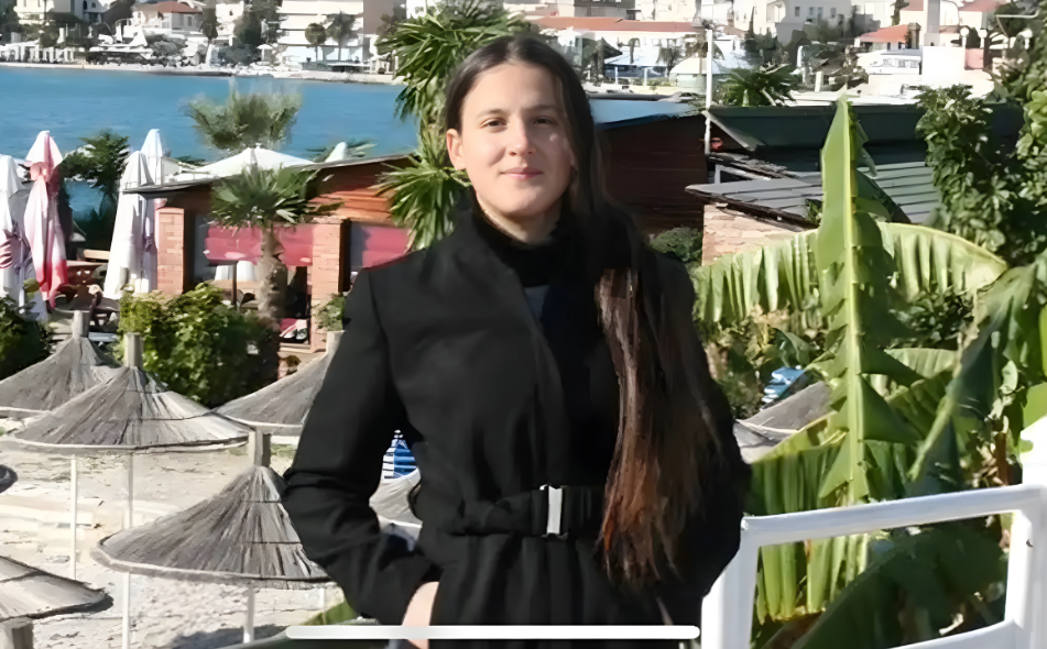 Nënë e një djali 7 vjeçar  kjo është e reja shqiptare që u gjet e pajetë lidhur pas një peme në Itali