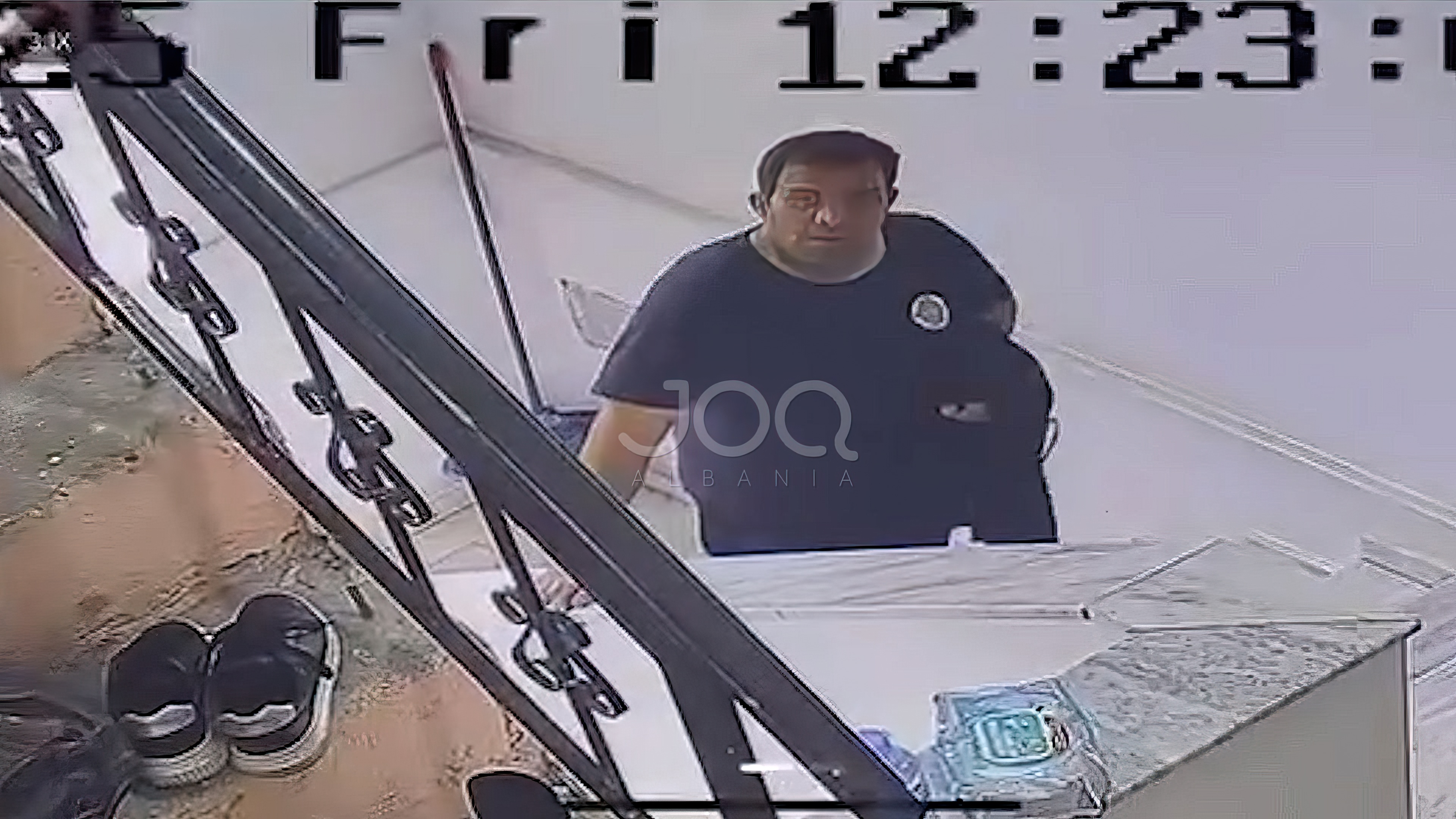 Qytetari paralajmëron hajdutin: Kthe atletet, përndryshe do hash burgun
