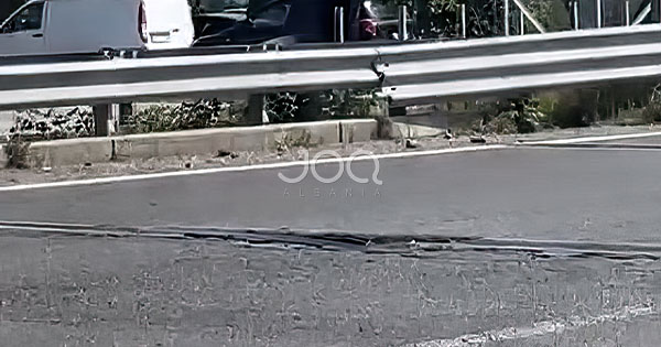 Rrezik jete në autostradën e Laçit, gropa “vrasëse“ mund t‘i marrë jetën dikujt