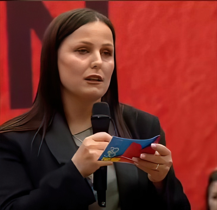 Emocionohet kandidatja për deputete e PS-së në Elbasan