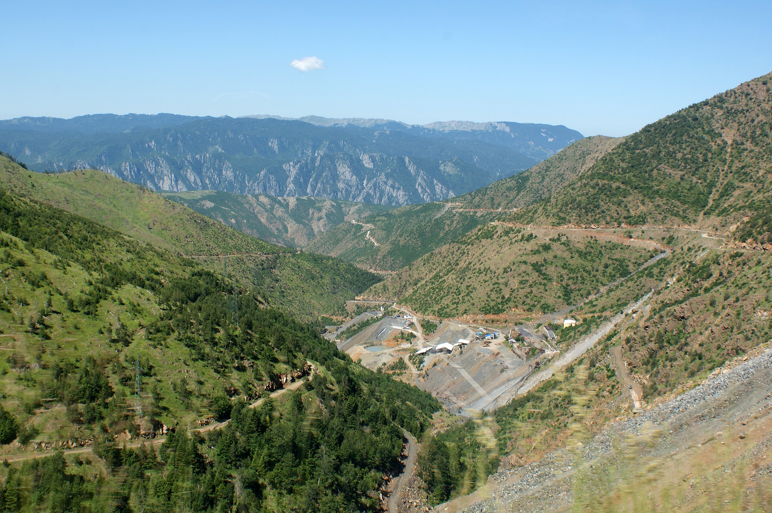 Shembet masivi i gurëve në minierën e Martaneshit, humb jetën minatori