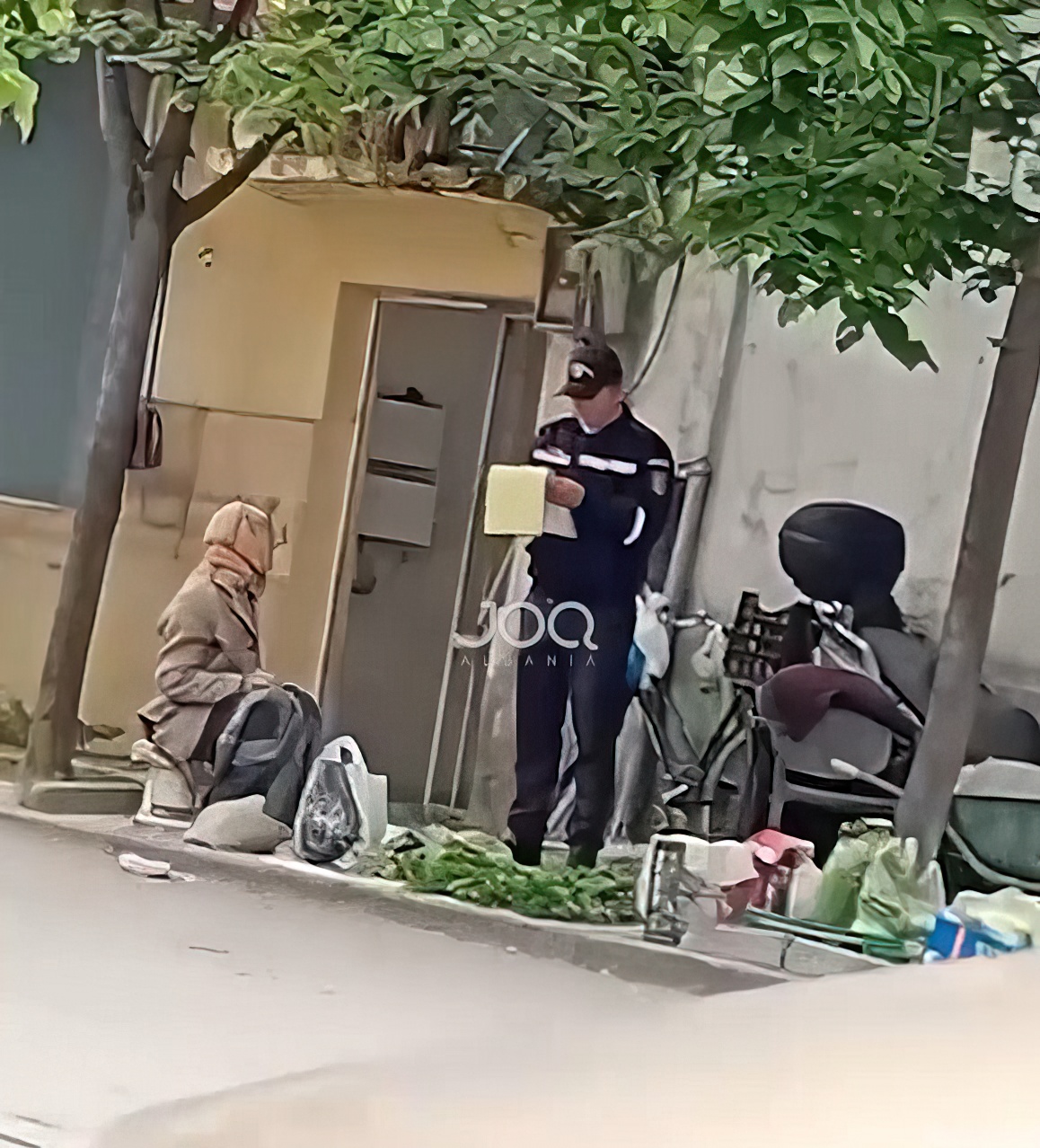 Policia gjobit nënën që shet qumësht në Kombinat
