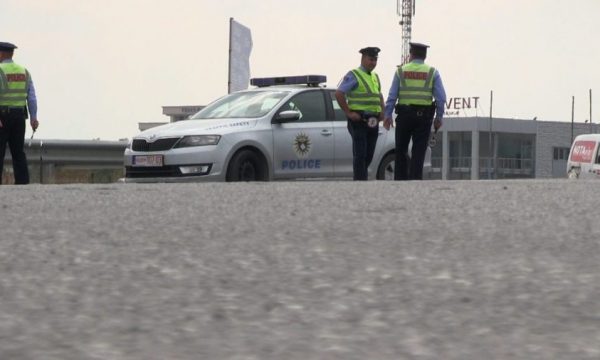 Arrestohet shoferi që tentoi t’u jepte ryshfet policëve