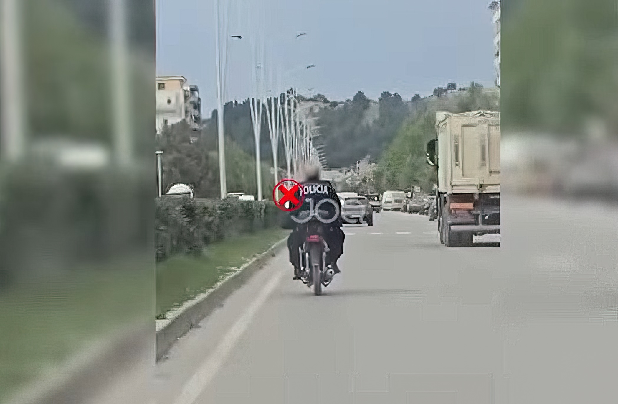 JOQ denoncoi efektivin e papërgjegjshëm, Policia e gjobit: Motorin e kishte pa letra