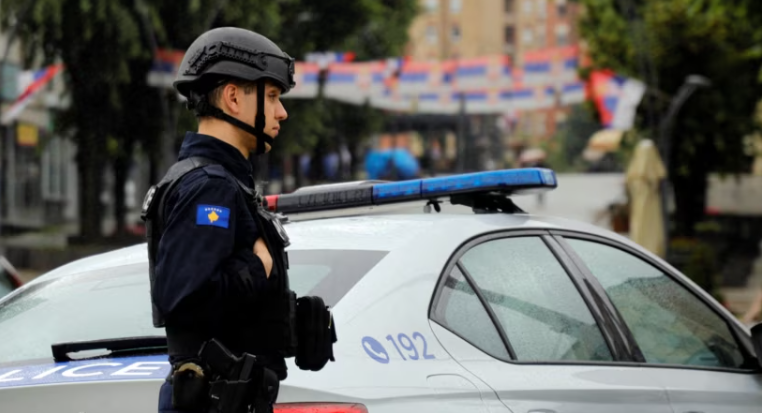 Serbia lëshon fletarrest për policin e Kosovës pas incidentit me maturantët në veri
