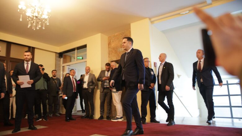 Osmani nis takimin me liderët politikë