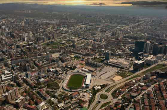 Prishtina në bllokadë, bizneset nesër mbyllin hyrjet kryesore