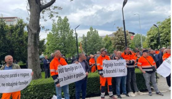 Punëtorët e Kompanisë ‘’Pastrimi’’ protestojnë sërish para Komunës së Prishtinës
