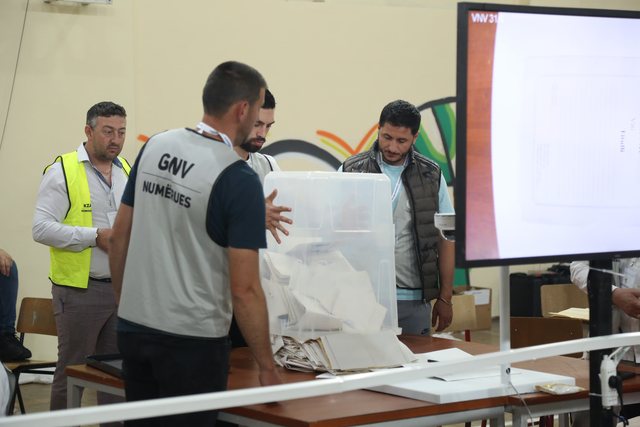 PS-ja thellon epërsinë ndaj PD-së, garë e fortë për vendin e 3-të