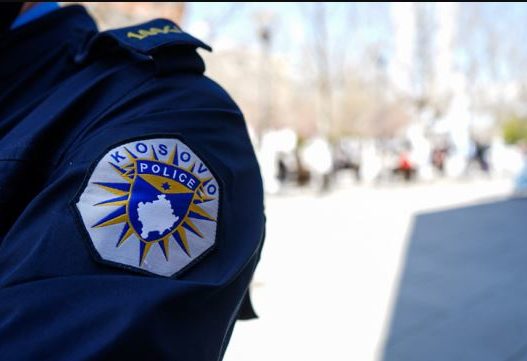 Tronditet Kosova! Babai vret vajzën 15-vjeçare, plagos gruan dhe vajzën tjetër 