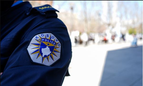 Tronditet Kosova! Babai vret vajzën 15-vjeçare, plagos gruan dhe vajzën tjetër