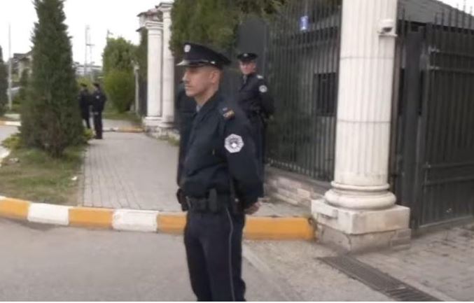 Pasi e anuloi konferencë, kryetarja e Speciales ruhet në një tjetër hotel nga Policia e Kosovës