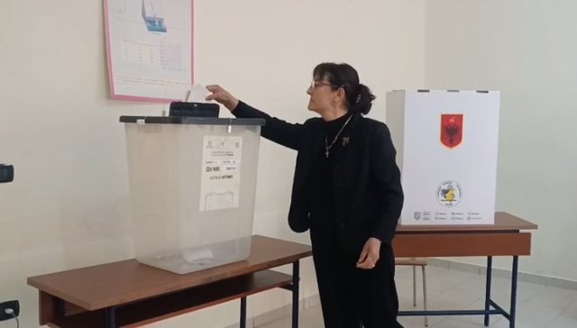 Zgjedhjet 2025: Rënie e fortë e votuesve brenda vendit, mbi 200 mijë më pak se në 2021