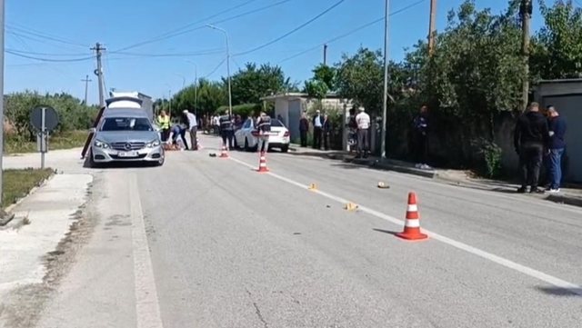 Divjakë/ 18-vjeçari me “Benz” përplas për vdekje të moshuarin