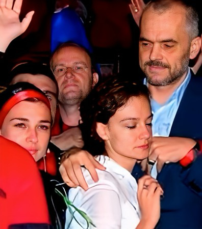 Spiropali: Duke më thirrur Mamica më kanë shpallur pagëzuesen e Rilindjes