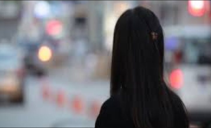 “Më ka ikur nusja e djalit 17 vjeçe nga shtëpia”, 65-vjeçarja alarmon policinë