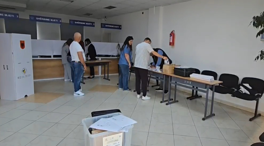 Pjesëmarrje e ulët në votime deri më tani, probleme  dhe tensione në disa qendra votimi