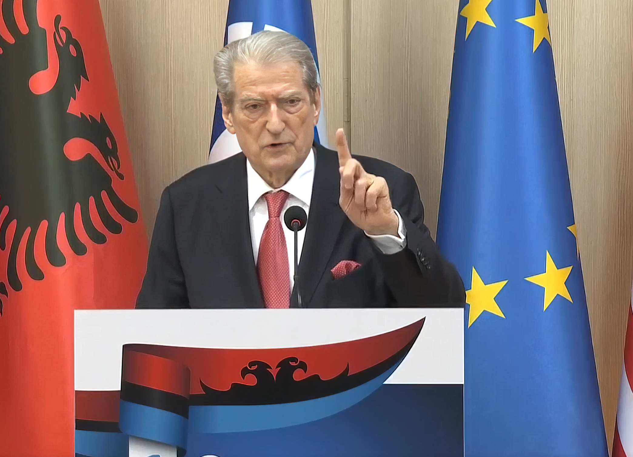 Berisha: Zgjedhjet u vodhën nga bandat, më 16 maj protestë paqësore