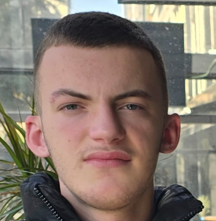 URGJENTE: Zhduket 17-vjeçari në Tiranë, familjarët kërkojnë ndihmë për gjetjen e tij