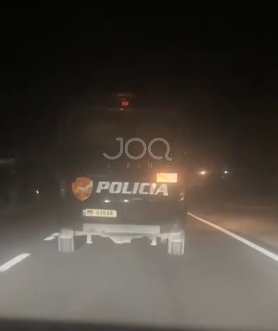 Furgoni i Policisë së Shtetit lëviz natën pa sinjal dhe pa dritat e pasme  Burim aksidenti 100  