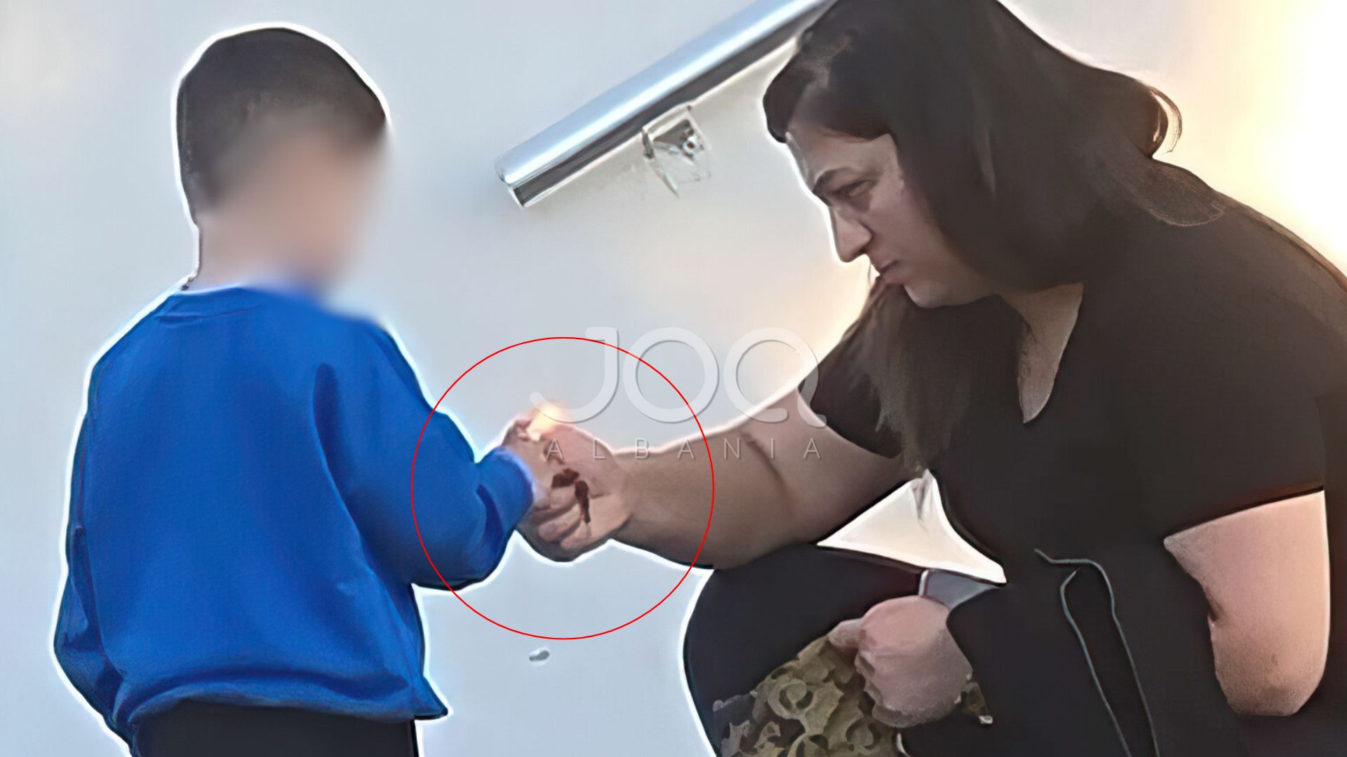 Shkodër  denoncim tronditës nga banorët  Nëna i jep cigare djalit të vogël