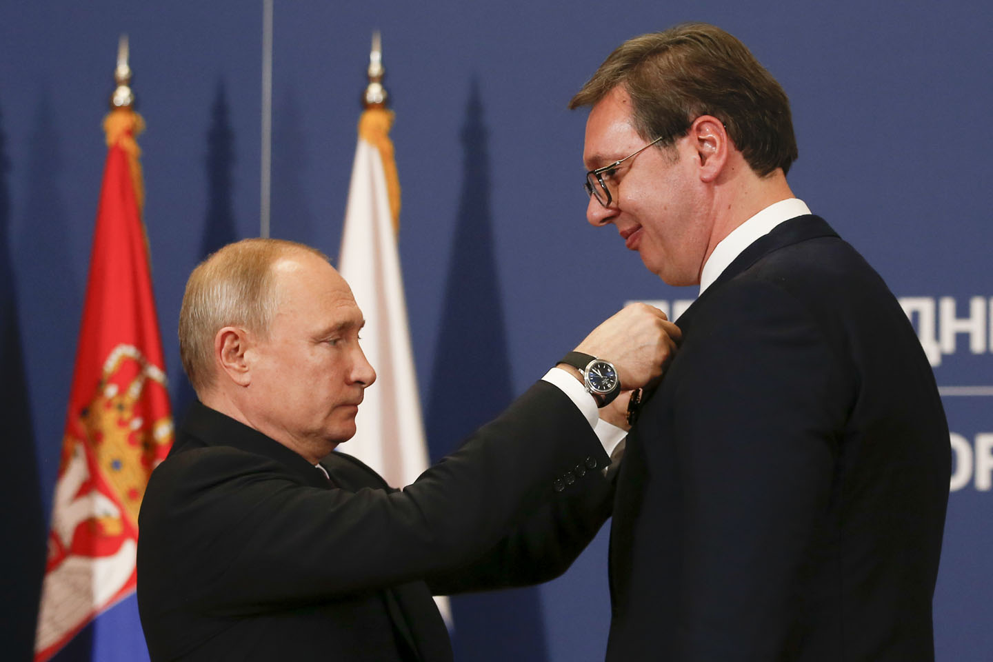 Inteligjenca ruse: Serbia po na ngul thikën pas shpine, po furnizon fshehurazi me armë Ukrainën