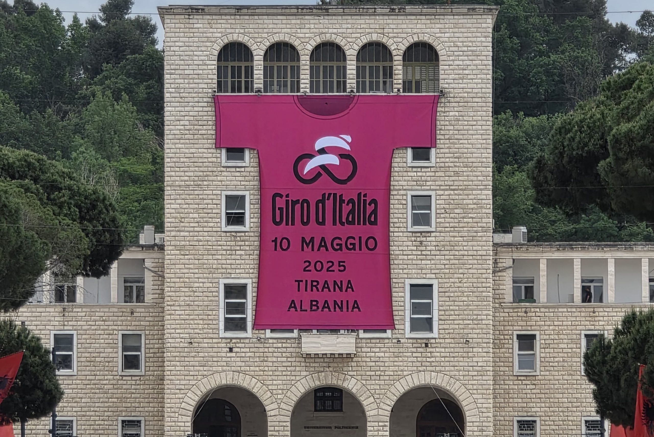 ‘Giro d’Italia’ paralizon trafikun në Tiranë, bllokohen rrugët
