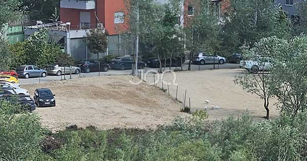 Nga lulishte në parking brenda natës, shkatërrohet hapësira te Liqeni i Thatë