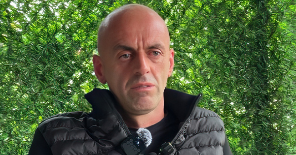 “Më ka ikur gruaja, më mori djalin”, babai nga Boga në lot: S’e dija që kishte qenë e martuar tri herë