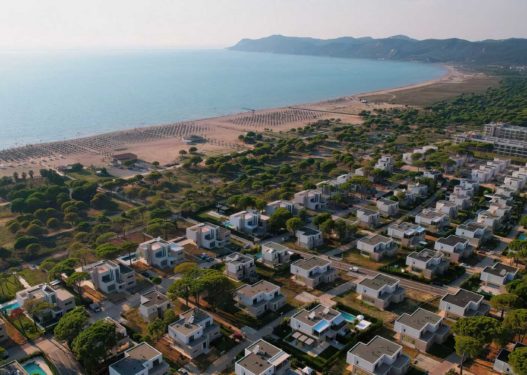 Këshilli Bashkiak i Durrësit miraton prerjen e 8 mijë m² pyll për resort