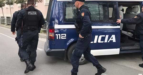 E rëndë në Kukës: Polici i ndaloi disa ditë më parë, ata i shkojnë poshtë shtëpisë dhe e rrahin