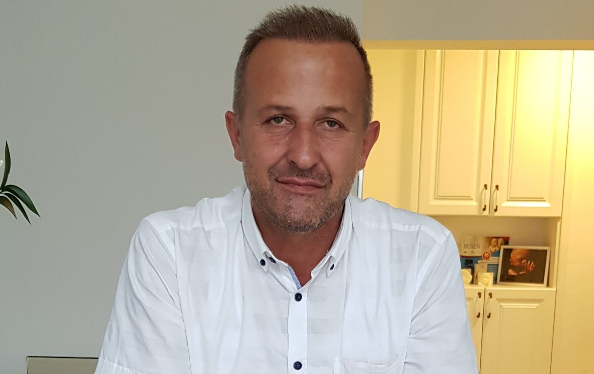 “U godit në kokë me mjet metalik” – Policia jep detaje për sulmin fizik ndaj gjinekologut Afrim Veliu