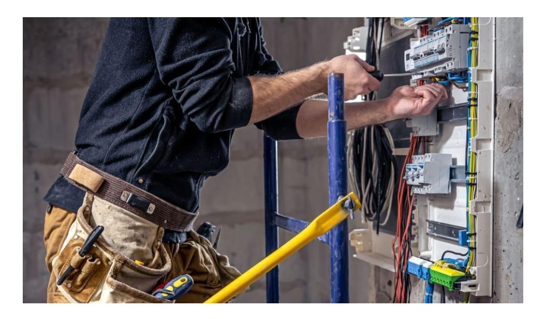 Humb jetën elektriçisti gjatë fushatës së Ramës në Korçë