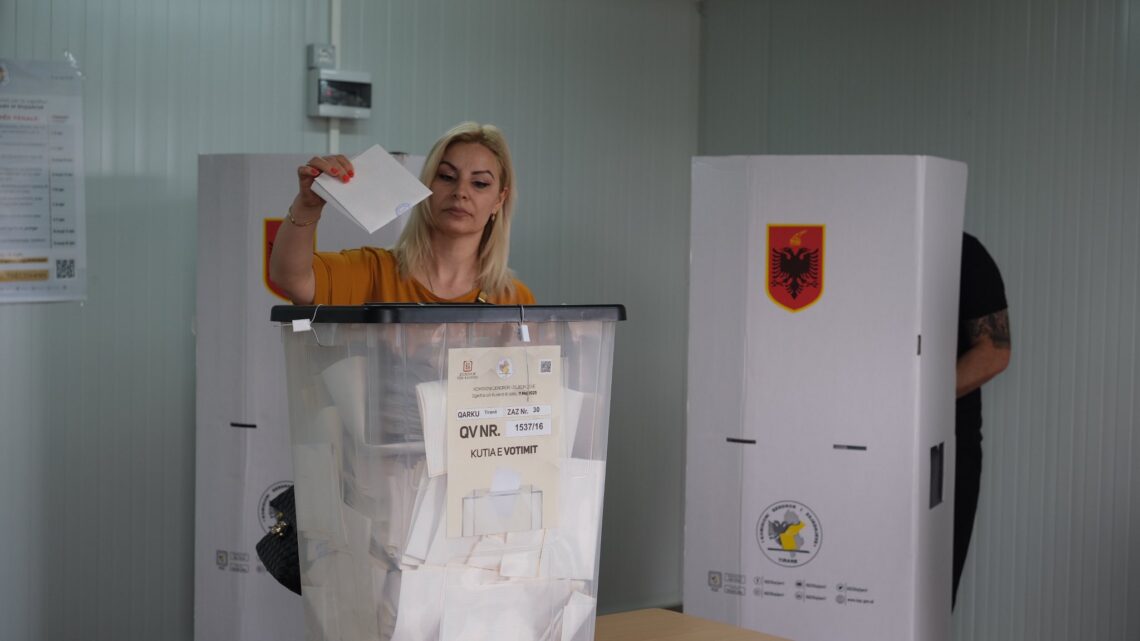 Një orë para mbylljes së votimit, pjesëmarrja më e ulët se ajo e vitit 2021