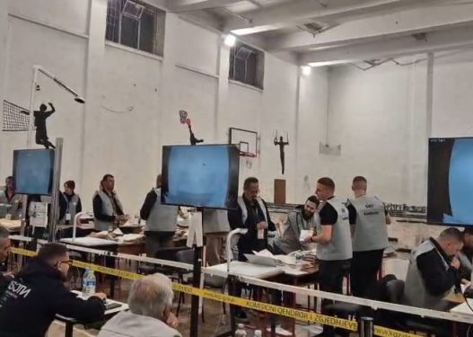 Ndërpritet procesi i numërimit në shkollën “1 Maji”, tërhiqen anëtarët e PD 