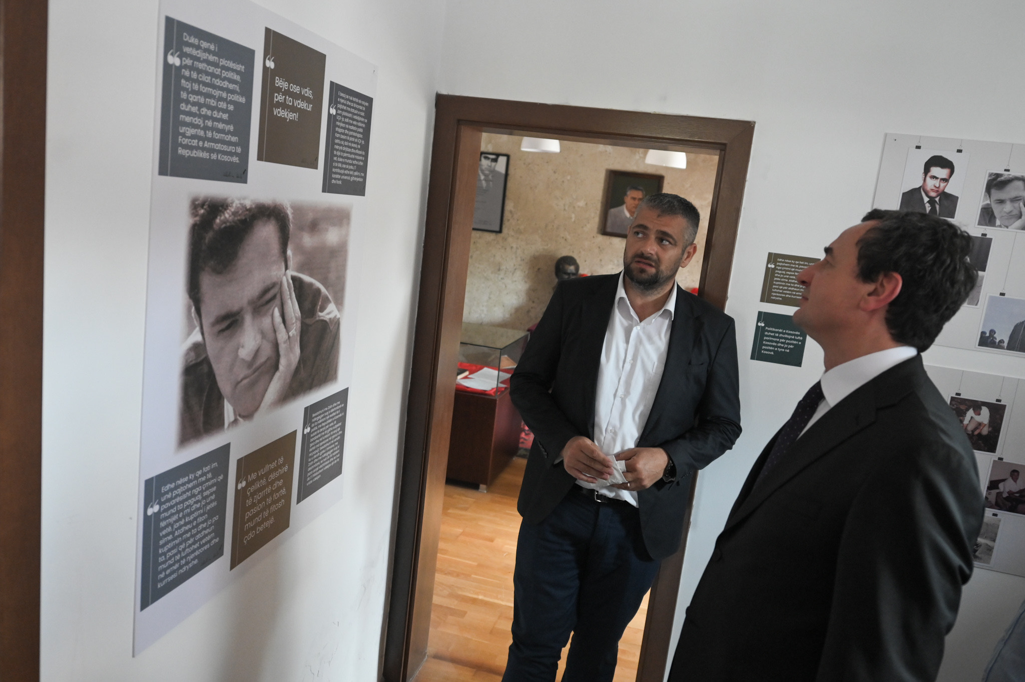 Kurti vizitoi Shtëpinë Muze të Ukshin Hotit