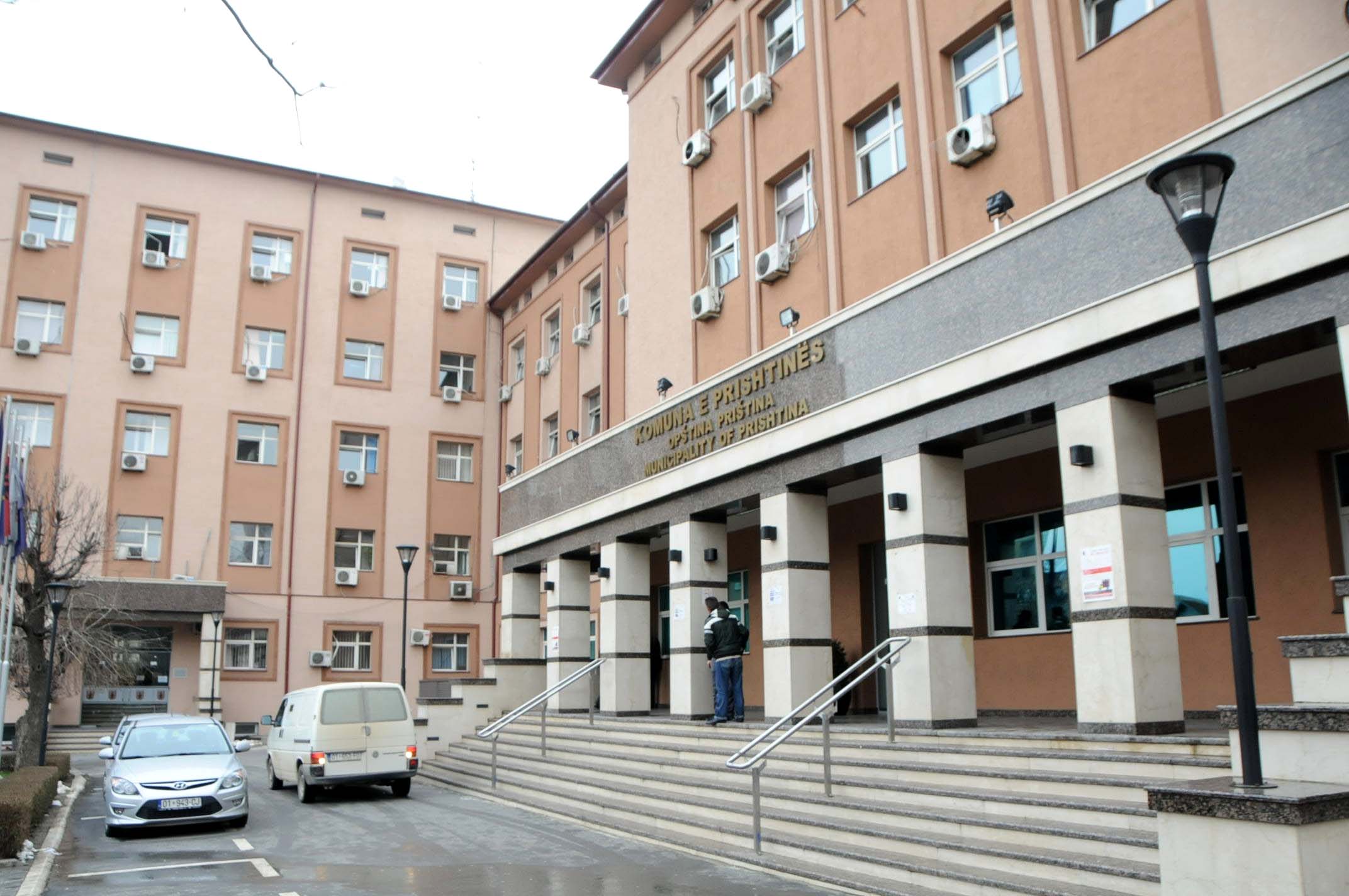 Shoqata “Bizneset e Vogla” organizon protestë para Komunës së Prishtinës