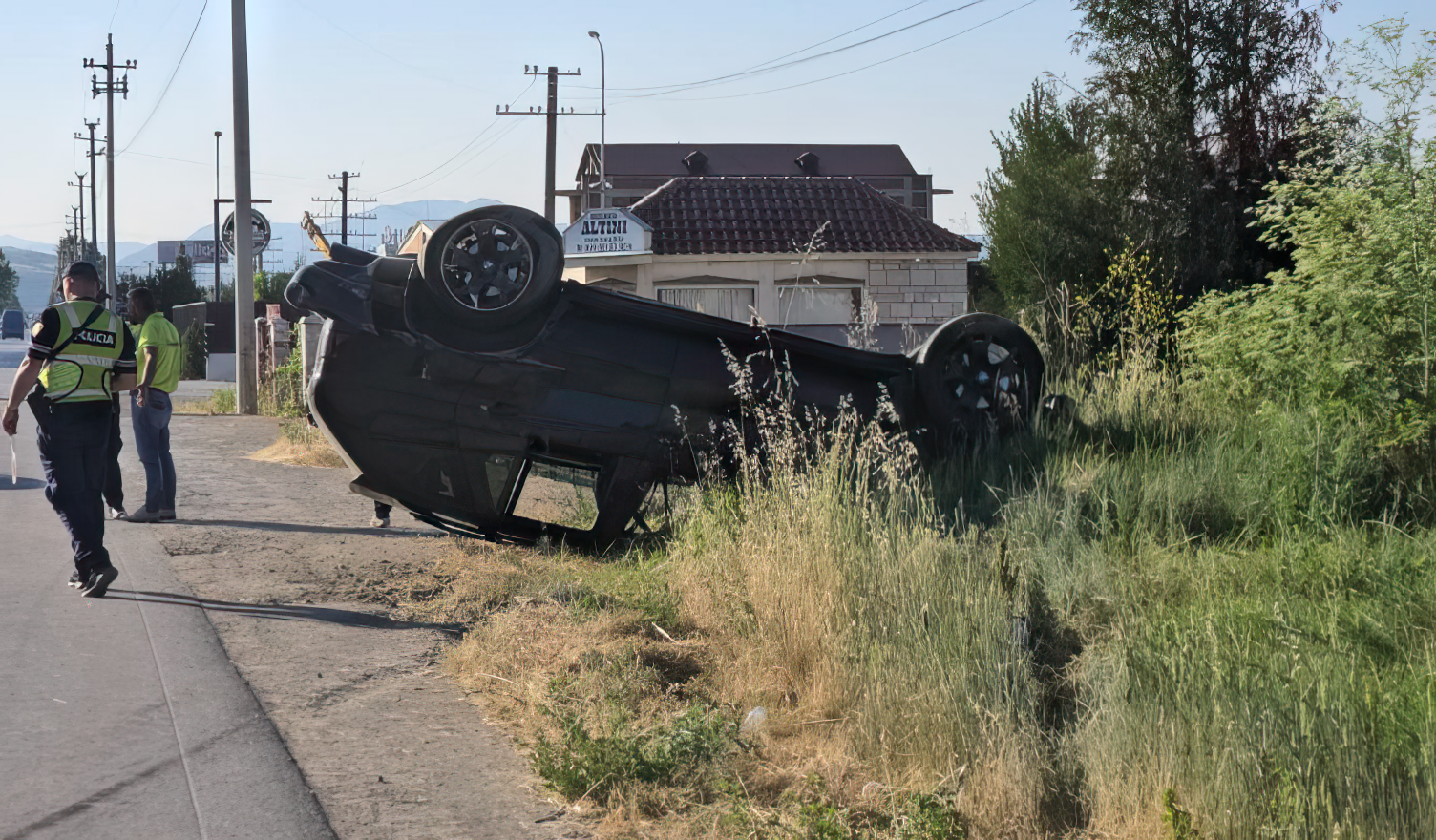 Makina përmbyset me familjen brenda në Korçë, mes të plagosurve edhe një 8-vjeçar
