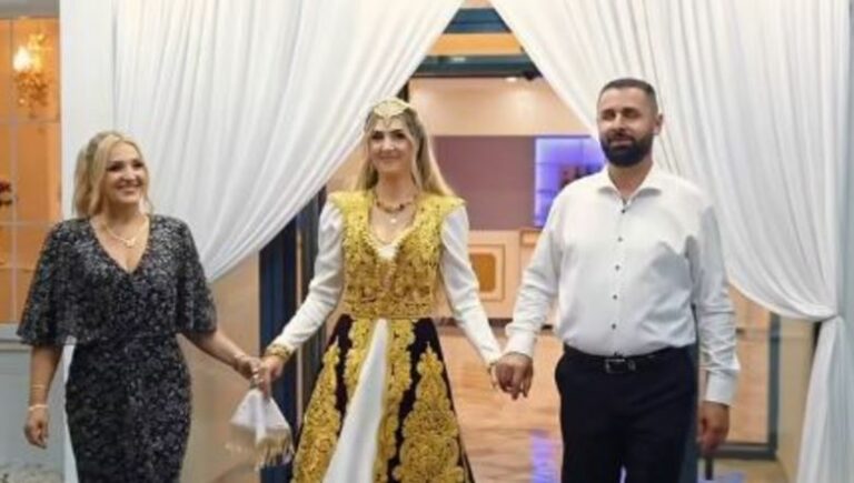 Vajza e Afërdita Demakut shkëlqen në veshje tradicionale
