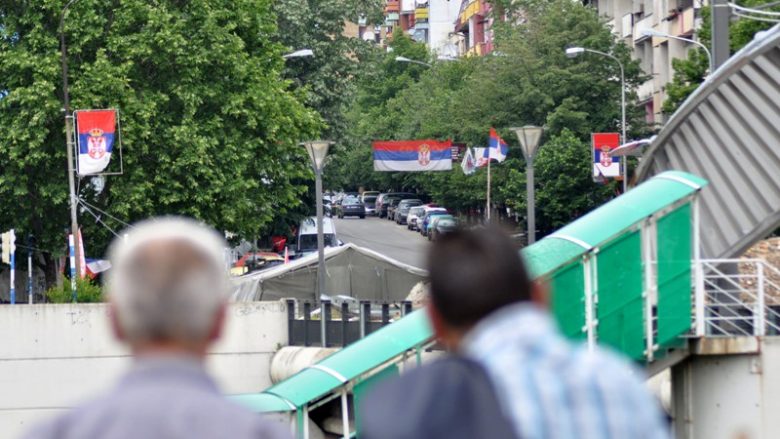 Mesazhe përçarëse në mure në veri të Mitrovicës, sulmohen edhe dy burra