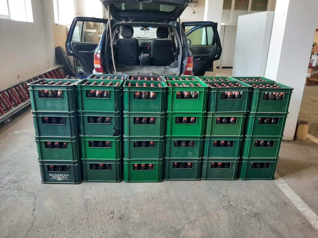 Policia ndalon kosovarin që po kontrabandonte birra nga Serbia