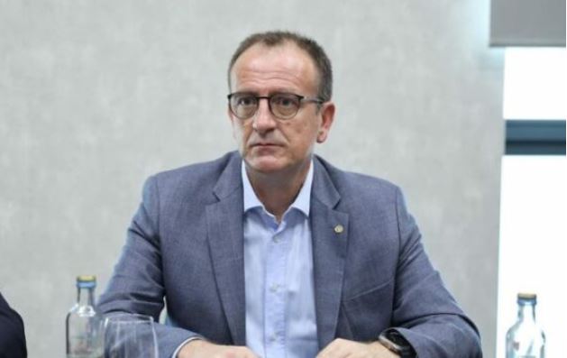 Taravari pas dorëheqjes: Sponsori kryesor i VLEN-it është Albin Kurti